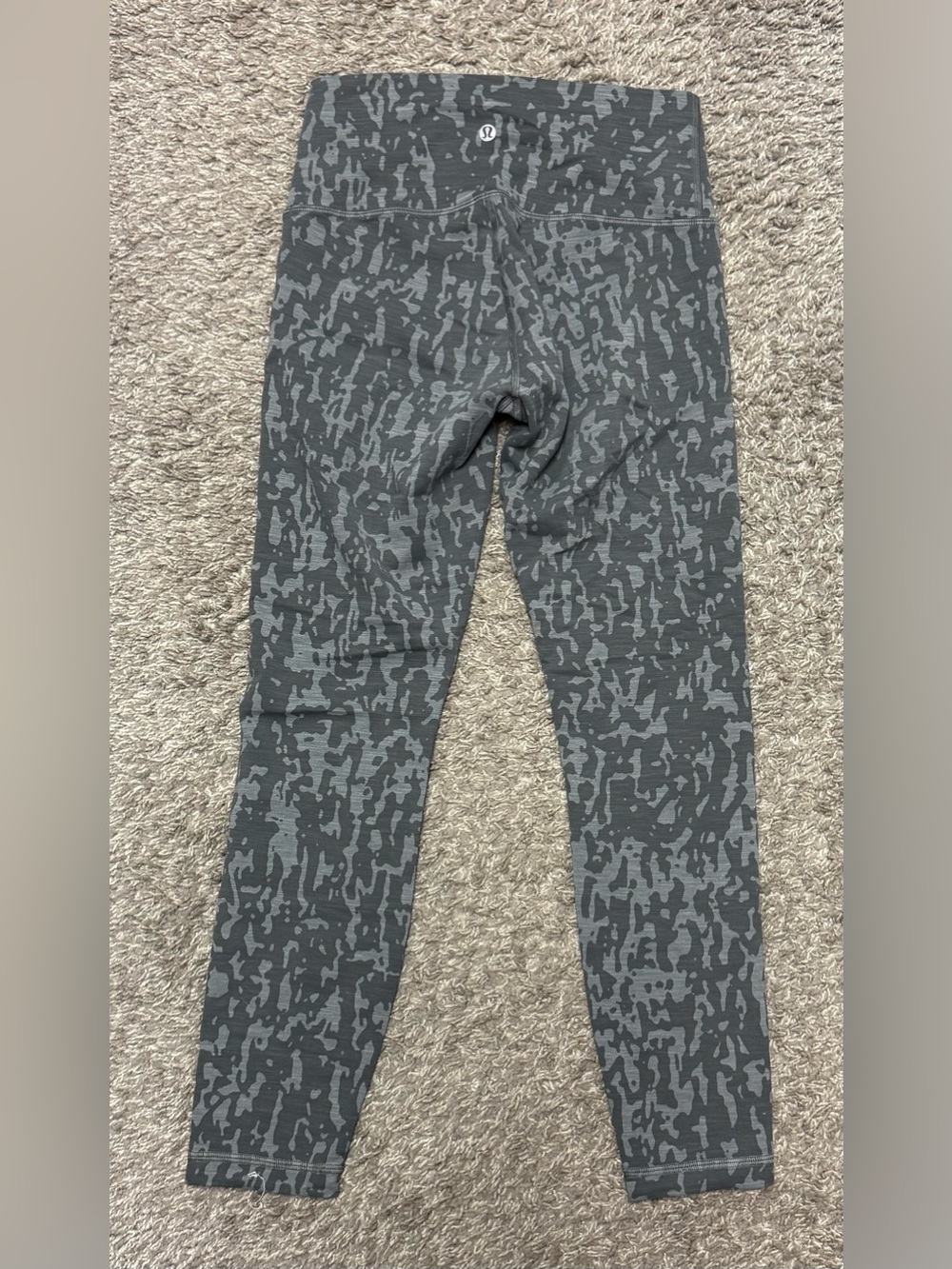 Lululemon Wunder Train HR Tight 25" *Print
Heathered Black Asphalt Grey Size 6 - Picture 2 of 3